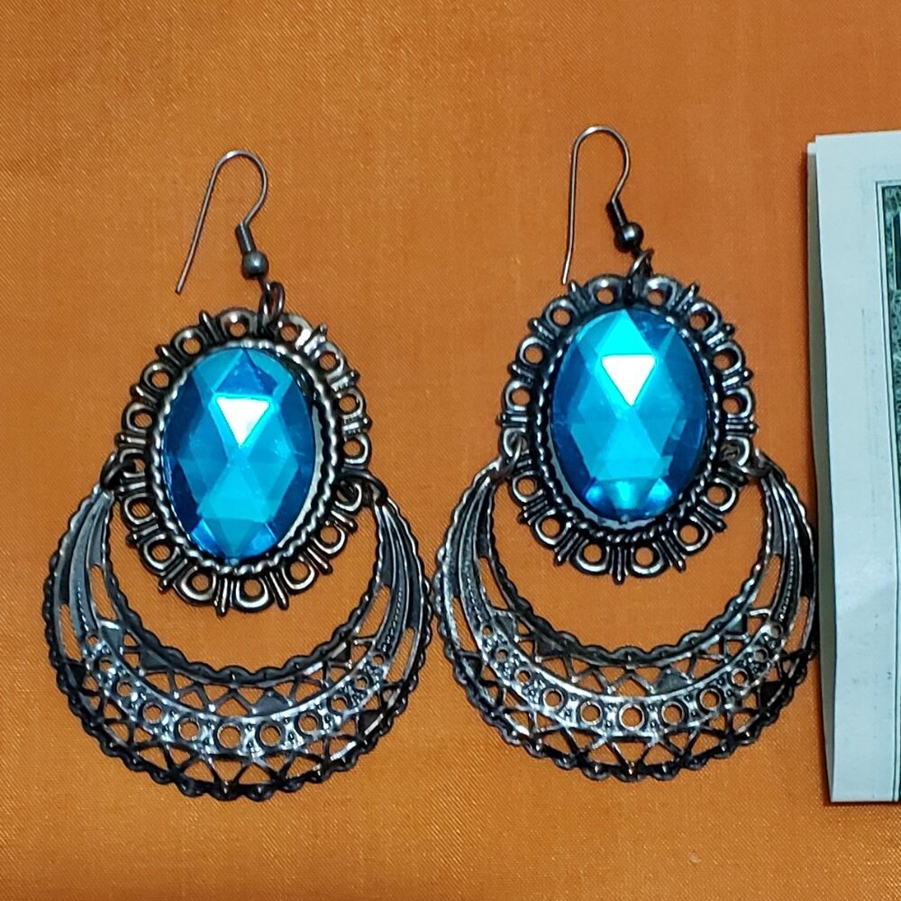 Antique Silver Drop Earrings With Turquoise Stones.